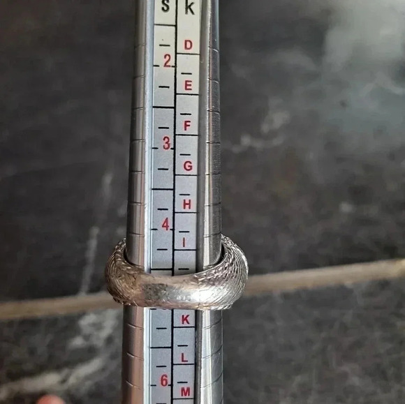 Judith Ripka 925 silver ring with White and Pearlescent Stones EUC - Picture 8 of 10